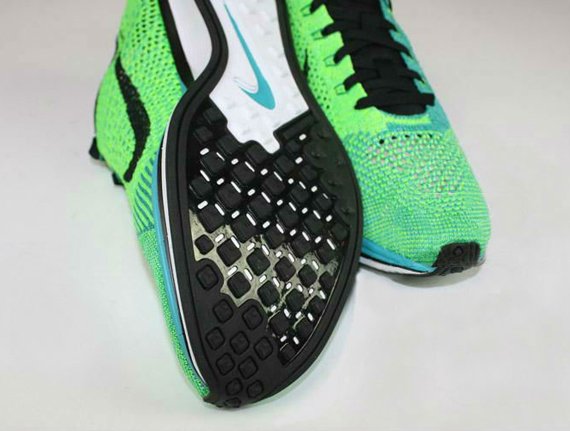 Nike Flyknit Racer Turquoise Neon 4