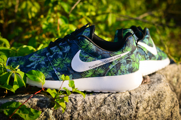 Nike Roshe Run Space Blue White Black Poison Green 01