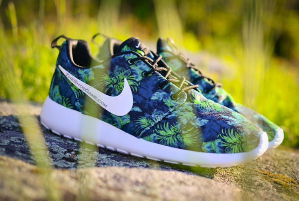 Nike Roshe Run Space Blue White Black Poison Green 11
