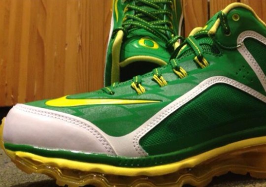 Oregon Ducks Debut A New Nike Griffey Shoe