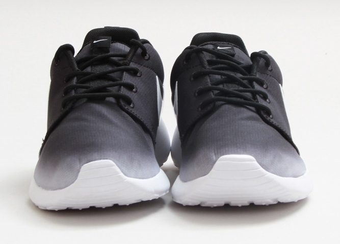 Nike Womens Roshe Run Gradient White Black 02