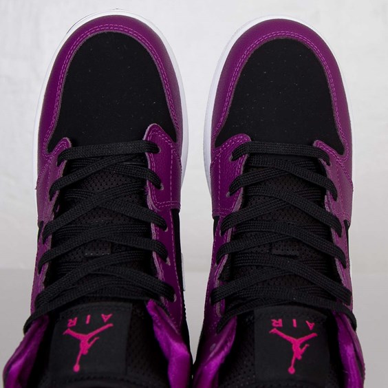 Air Jordan 1 Mid Gs Bright Grape Vivid Pink 01