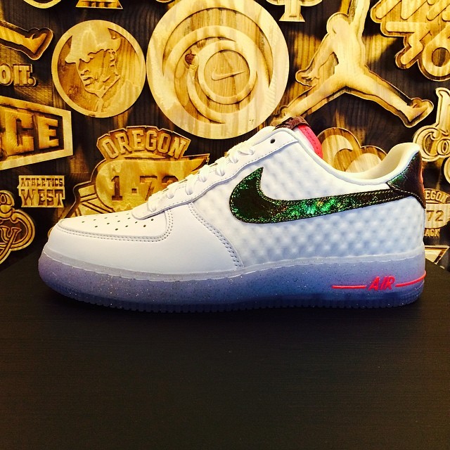 Nike Air Force 1 Low White Hyper Punch 01