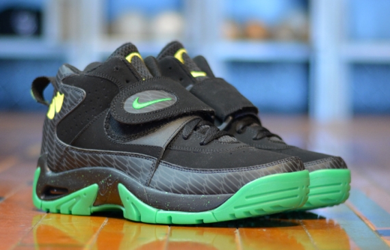 Nike Air Mission Oregon Ducks 03