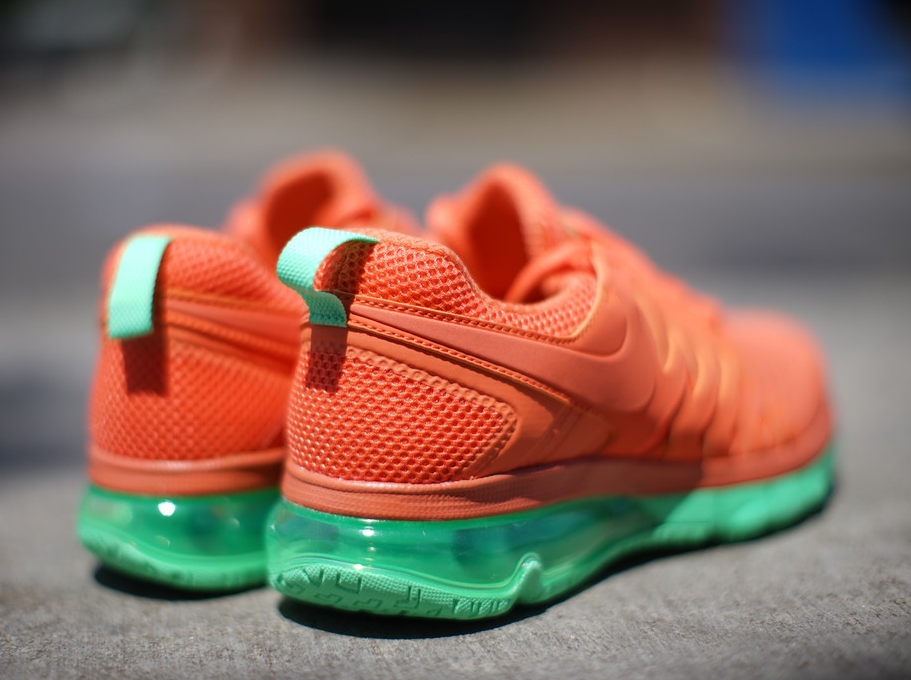 Nike Fingertrap Max Turf Orange 01