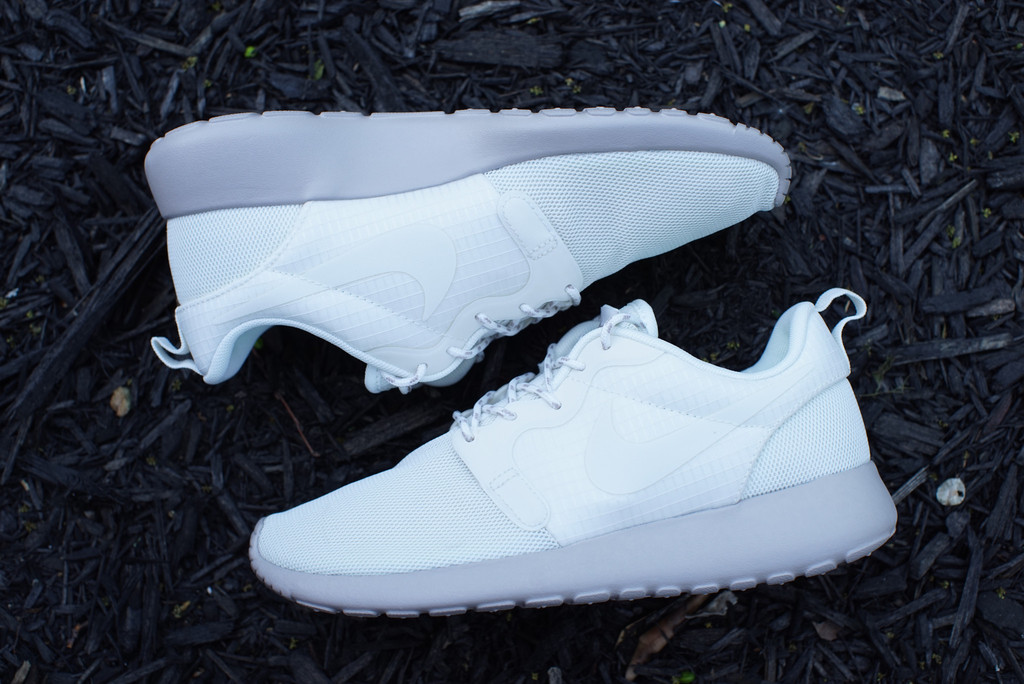 Nike Wmns Roshe Run Hyp Orewood Available 01