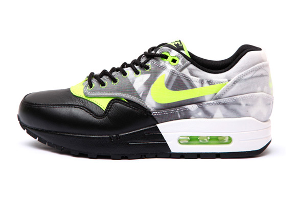 Nike Wmns Training Collection 02