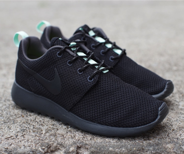 Nike Womens Roshe Run Black Arctic Green 02
