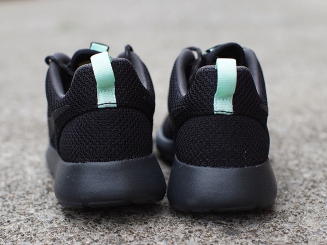 Nike Womens Roshe Run Black Arctic Green 04