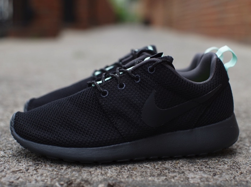 Nike Womens Roshe Run Black Arctic Green 05