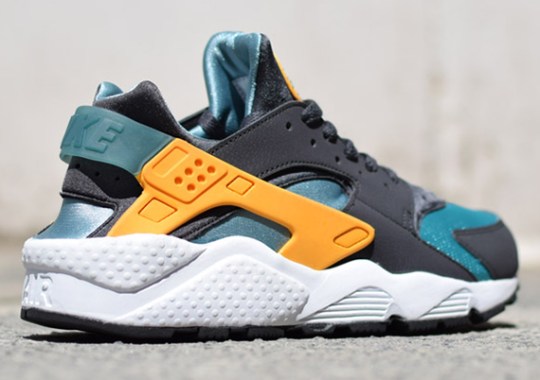 2 Nike Huarache teal orange