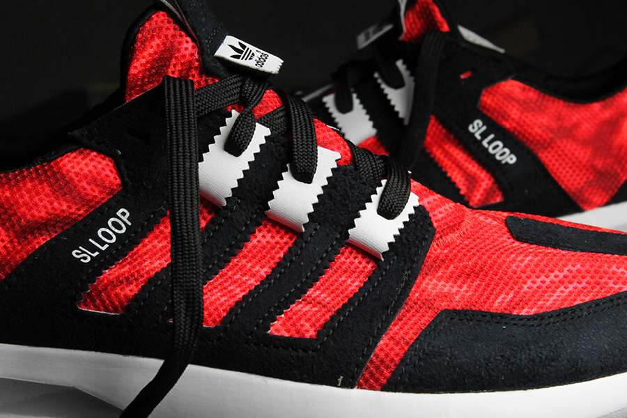 adidas sl loop black red 5