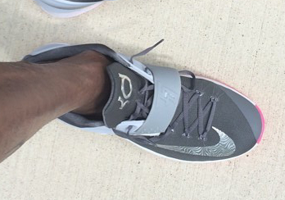 Kevin Durant Shows Off A New Nike KD 7 Colorway