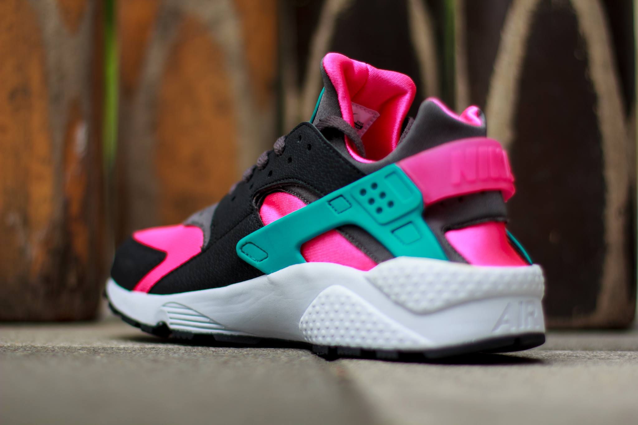 Nike Air Huarache Hyper Pink Dusty Cactus Medium Ash 03