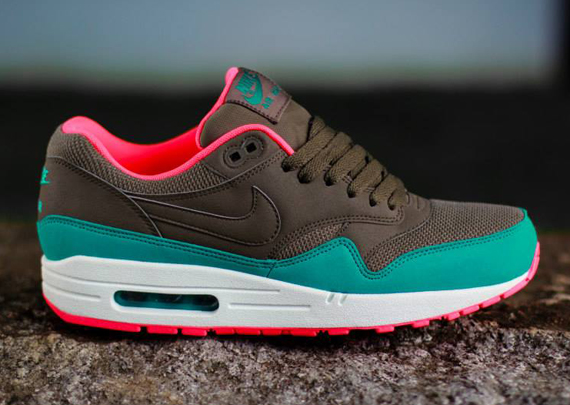 Nike Air Max 1 – Dark Dune – Catalina – Hyper Punch