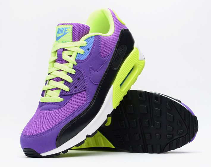 Nike Air Max 90 Essential Hyper Grape 02
