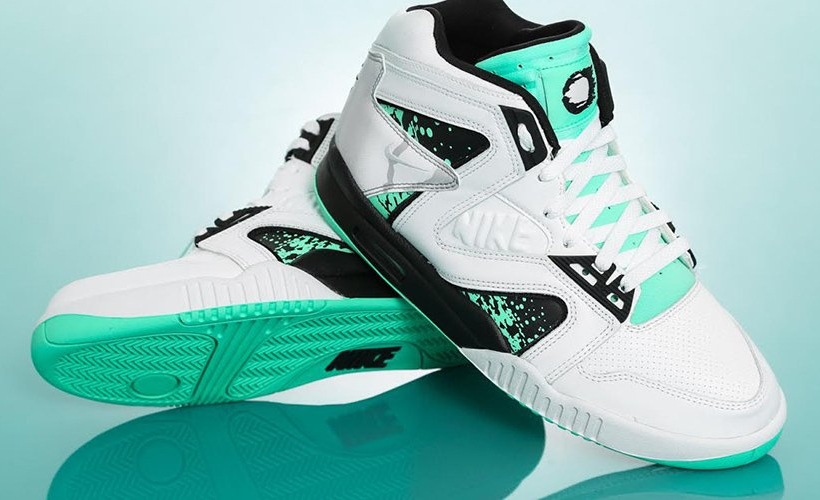 Nike Air Tech Challenge Hybrid Green Glow 02