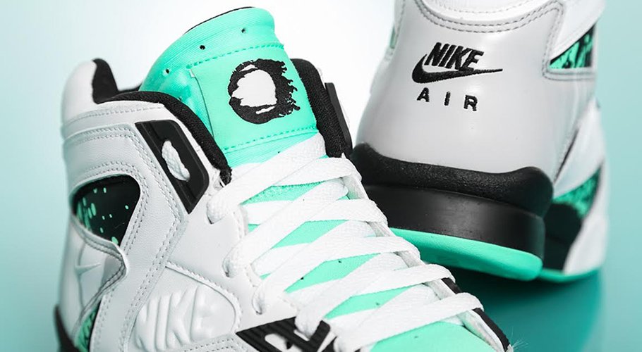 Nike Air Tech Challenge Hybrid Green Glow 03