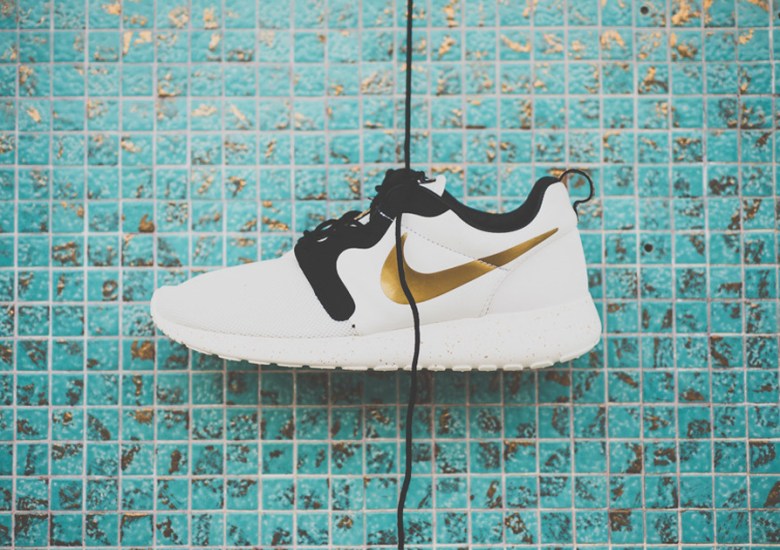 réplica Inolvidable Paradoja Nike Roshe Run HYP "Gold Hypervenom" - SneakerNews.com