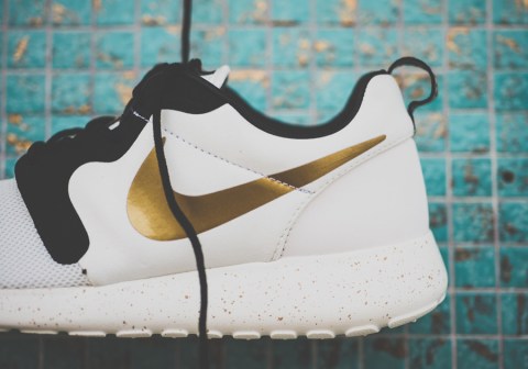 roshe run gold trophy