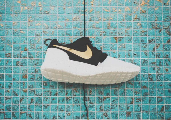 roshe run gold trophy