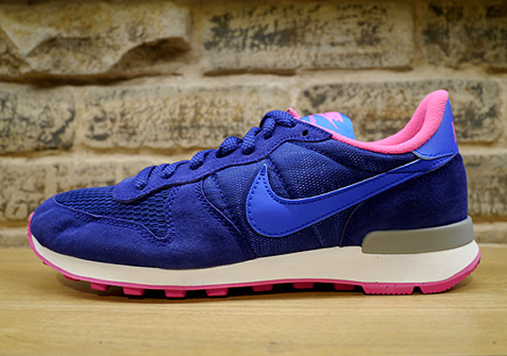 Nike WMNS Internationalist - Royal Blue - Hyper Pink - SneakerNews.com
