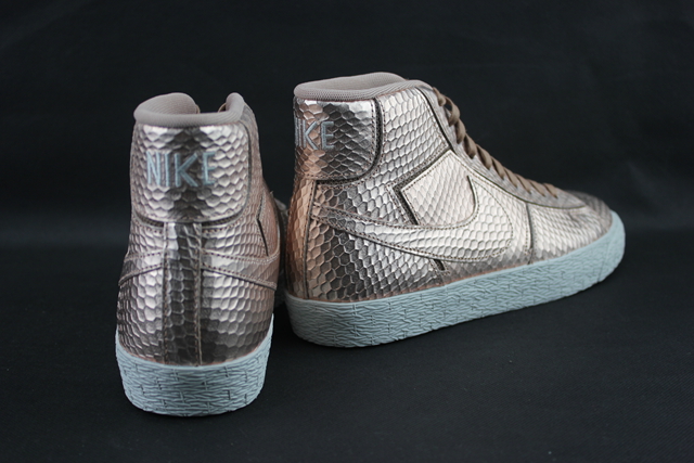 Nike Womens Gold Snake Pack 03