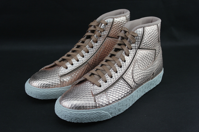 Nike Womens Gold Snake Pack 04