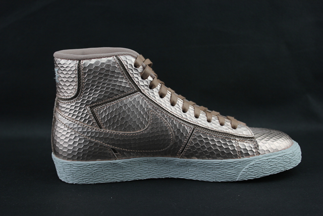 Nike Womens Gold Snake Pack 06