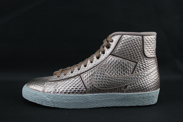 Nike Womens Gold Snake Pack 07