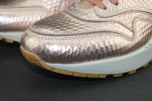 Nike Womens Gold Snake Pack 09