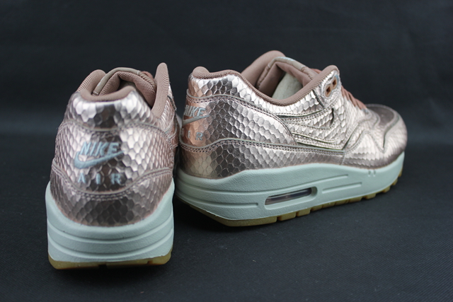 Nike Womens Gold Snake Pack 10