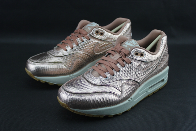 Nike Womens Gold Snake Pack 11