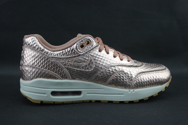 Nike Womens Gold Snake Pack 13