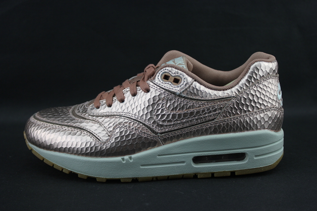 Nike Womens Gold Snake Pack 14