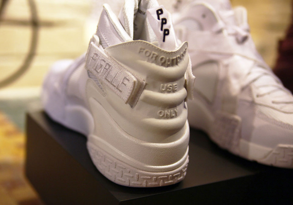 Sneaker Shouts™ on X: On foot look at the Pigalle x Nike Air Raid collab   / X