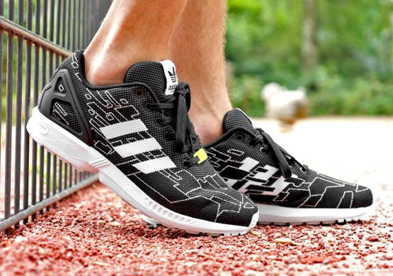 Adidas zx 2025 black flux