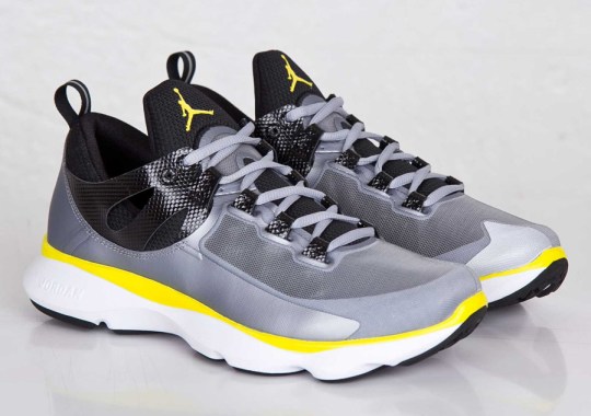 Jordan Flight Runner – Wolf Grey – Vibrant Yellow