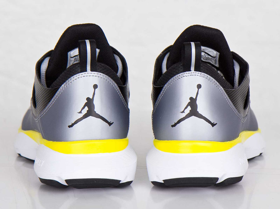 Jordan Flight Runner Wolf Grey Vibrant Yellow 04