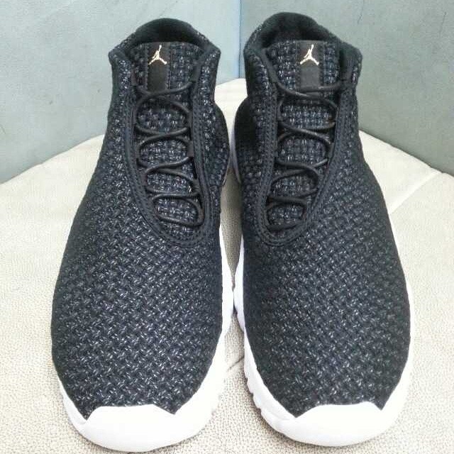 Jordan Future Black White Sole 01