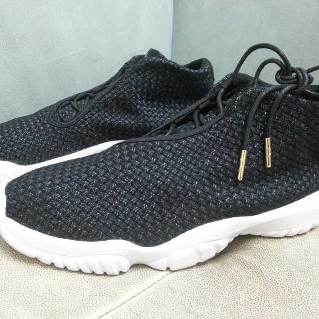 Jordan Future Black White Sole 04