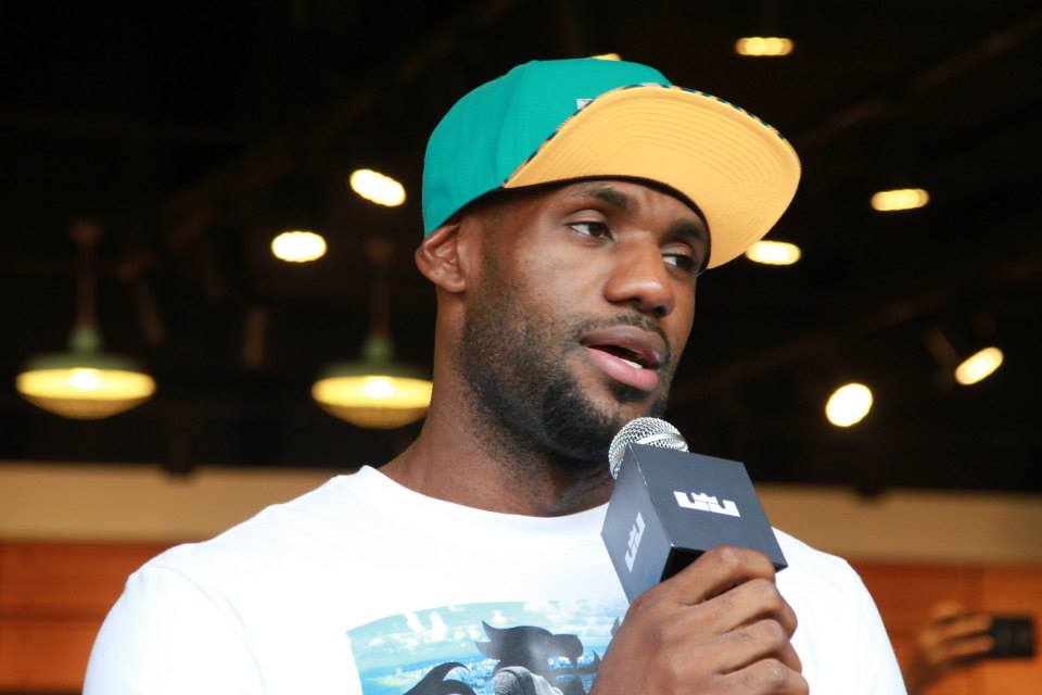 Lebron James Rise China Tour Sneakers 03