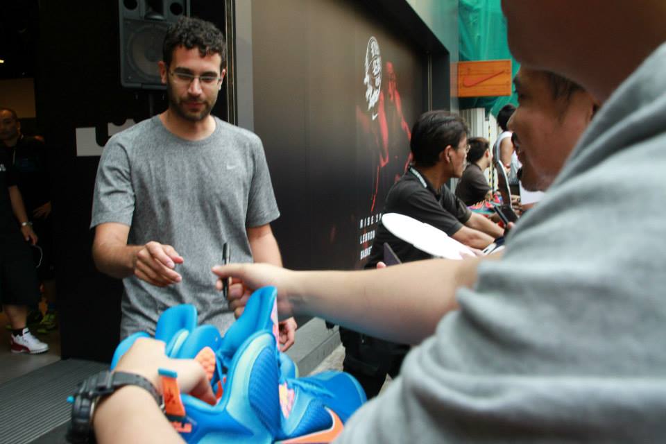 Lebron James Rise China Tour Sneakers 06