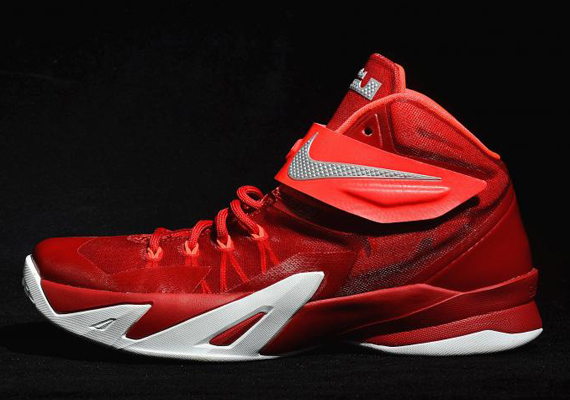 A Detailed Look at the Nike LeBron Soldier 8