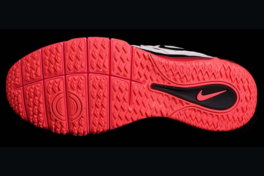 Nike Fingertrap Max White Black Hyper Punch 04