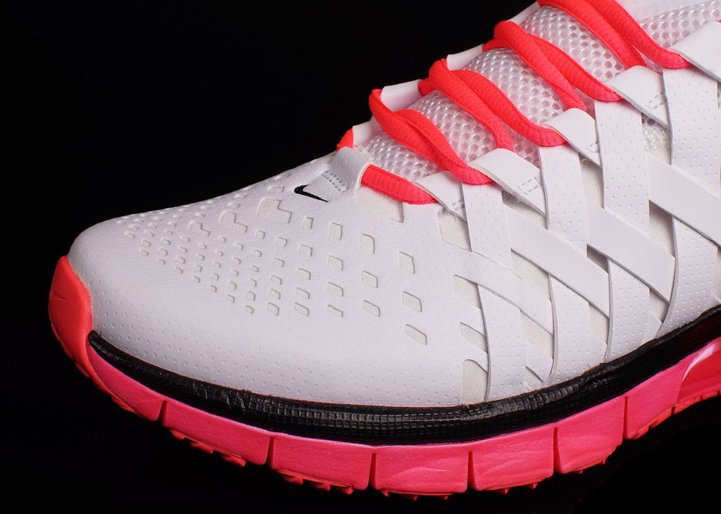 Nike Fingertrap Max White Black Hyper Punch 05