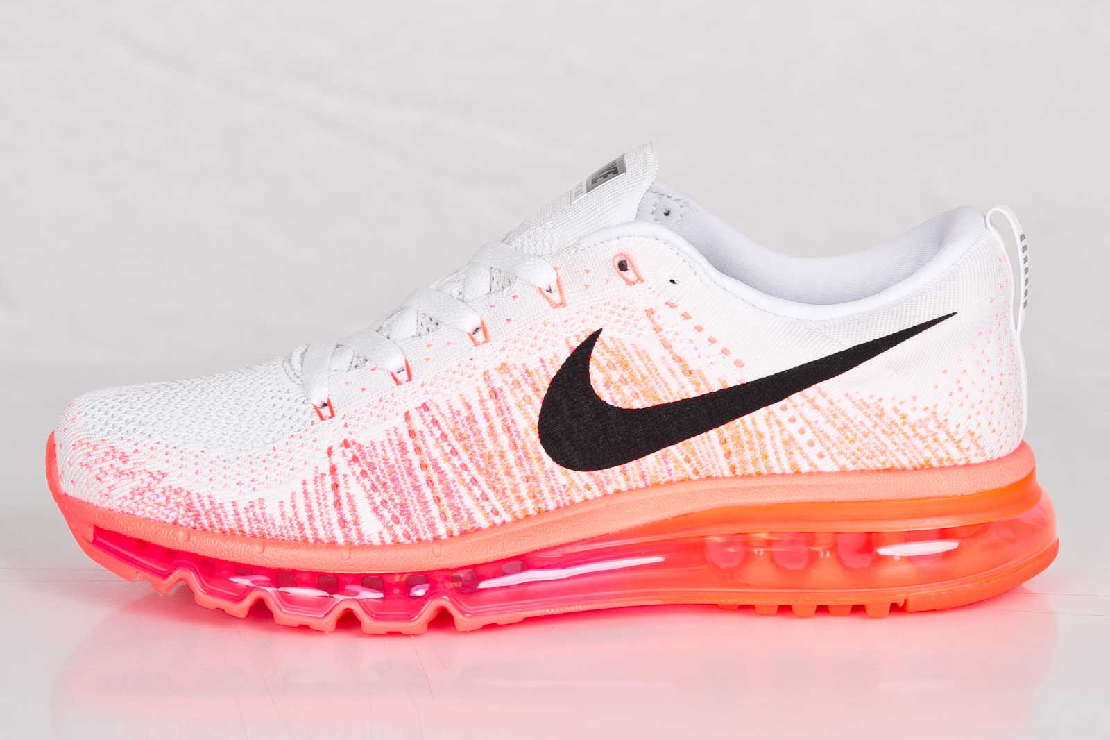 Nike Flyknit Air Max White Hyper Punch Bright Magenta 02