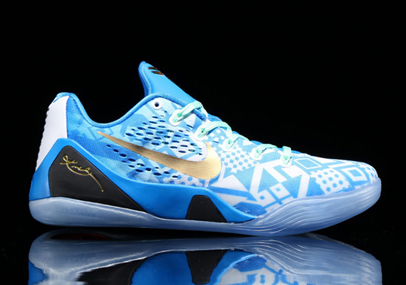 kobe blue and white shoes