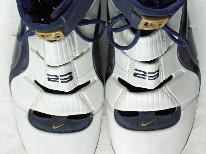 Nike zoom lebron 4 LeBron 4 "White/Navy" - Game Worn PE on eBay - SneakerNews.com