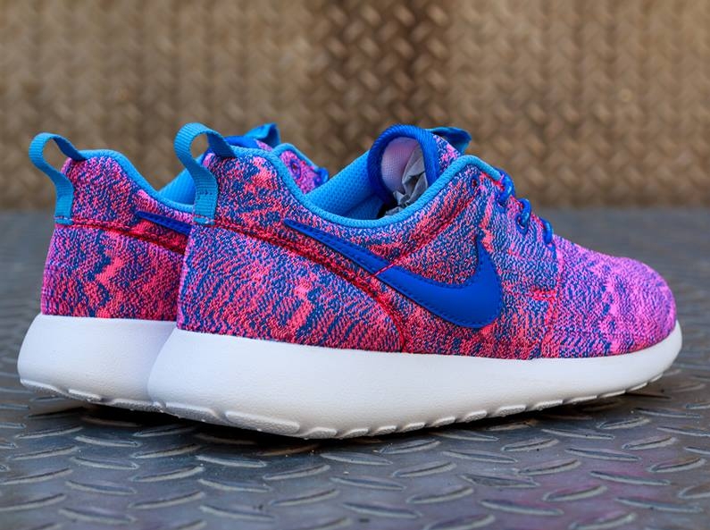 Nike Roshe Run Hyper Pink Hyper Cobalt University Blue 01